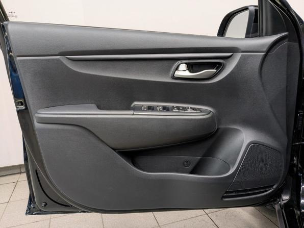Kia Rio IV Рестайлинг с пробегом 2021 года, цена 1 760 000 рублей, 113102 км, хэтчбек, Автокод Объявления