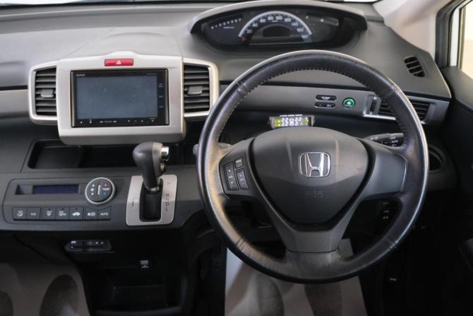 Honda Freed I Рестайлинг 2 с пробегом 2015 года, цена 1 629 000 рублей, 110000 км, компактвэн, Автокод Объявления