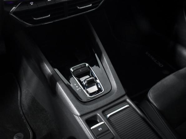 Skoda Octavia IV (A8) с пробегом 2021 года, цена 2 048 700 рублей, 55000 км, лифтбек, Автокод Объявления