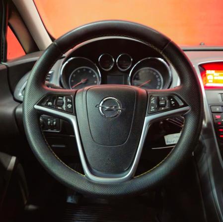 Opel Astra J Рестайлинг с пробегом 2012 года, цена 580 000 рублей, 264157 км, хэтчбек, Автокод Объявления