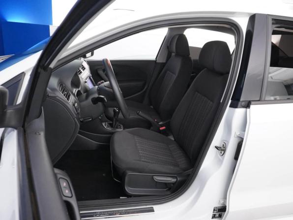 Volkswagen Polo V Рестайлинг с пробегом 2016 года, цена 1 049 643 рубля, 95723 км, седан, Автокод Объявления