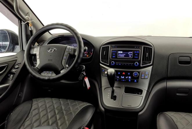 Hyundai H-1 II Рестайлинг 2 с пробегом 2018 года, цена 2 090 000 рублей, 193000 км, минивэн, Автокод Объявления