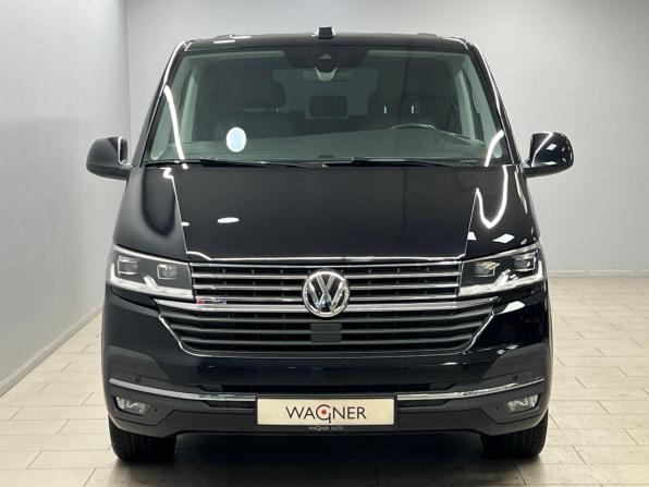 Volkswagen Multivan T6 Рестайлинг с пробегом 2022 года, цена 8 363 000 рублей, 58697 км, минивэн, Автокод Объявления