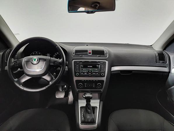 Skoda Octavia II (A5) Рестайлинг с пробегом 2011 года, цена 770 000 рублей, 171000 км, лифтбек, Автокод Объявления