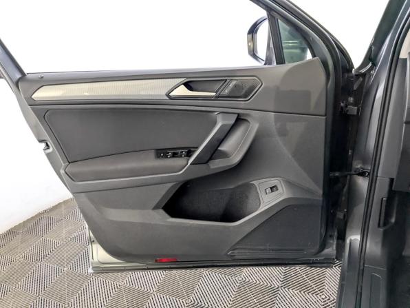 Volkswagen Tiguan II Рестайлинг с пробегом 2021 года, цена 3 650 000 рублей, 62212 км, внедорожник, Автокод Объявления