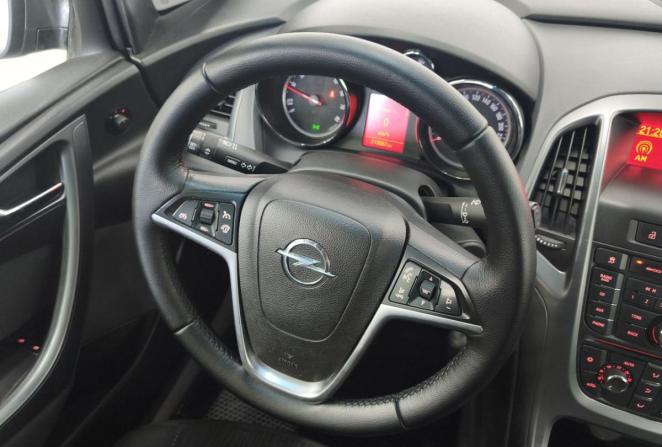 Opel Astra J Рестайлинг с пробегом 2011 года, цена 520 000 рублей, 213566 км, хэтчбек, Автокод Объявления