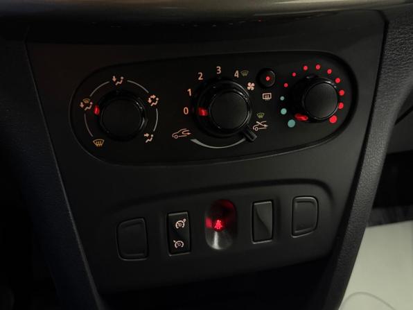 Renault Sandero II с пробегом 2014 года, цена 670 000 рублей, 142892 км, хэтчбек, Автокод Объявления