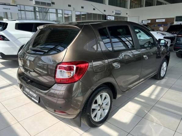 Renault Sandero II Рестайлинг с пробегом 2018 года, цена 845 000 рублей, 220012 км, хэтчбек, Автокод Объявления