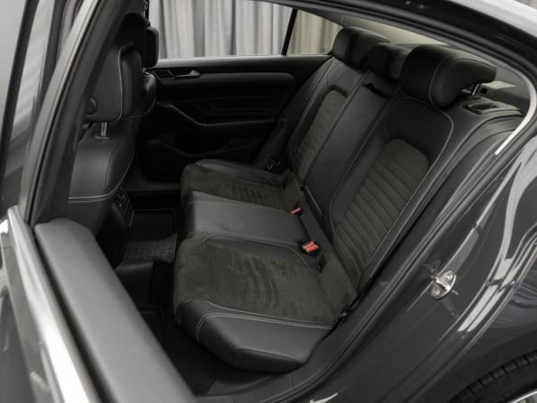 Volkswagen Passat B8 Рестайлинг с пробегом 2021 года, цена 2 450 000 рублей, 102773 км, седан, Автокод Объявления