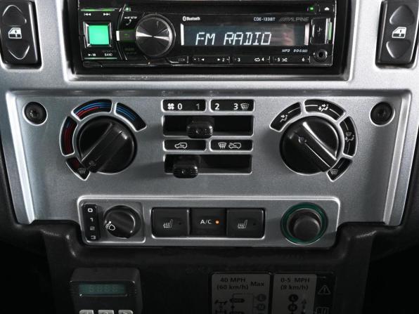 Land Rover Defender I Рестайлинг с пробегом 2014 года, цена 2 495 000 рублей, 195020 км, внедорожник, Автокод Объявления