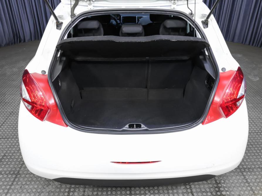Peugeot 208 I Москва  - изображение 10