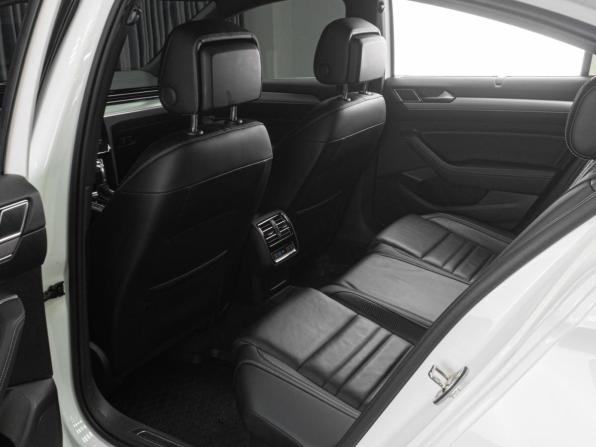 Volkswagen Passat B8 с пробегом 2018 года, цена 2 389 000 рублей, 130523 км, седан, Автокод Объявления