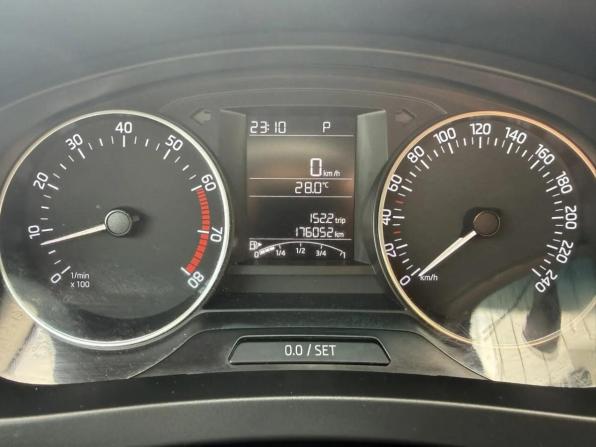 Skoda Rapid I с пробегом 2015 года, цена 996 400 рублей, 176001 км, лифтбек, Автокод Объявления