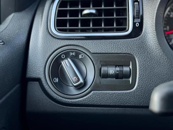 Volkswagen Polo V Рестайлинг с пробегом 2018 года, цена 985 000 рублей, 128302 км, седан, Автокод Объявления