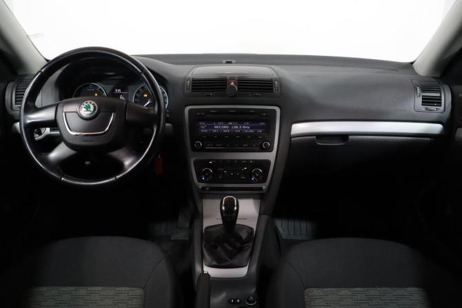 Skoda Octavia II (A5) Рестайлинг с пробегом 2012 года, цена 699 000 рублей, 261000 км, лифтбек, Автокод Объявления