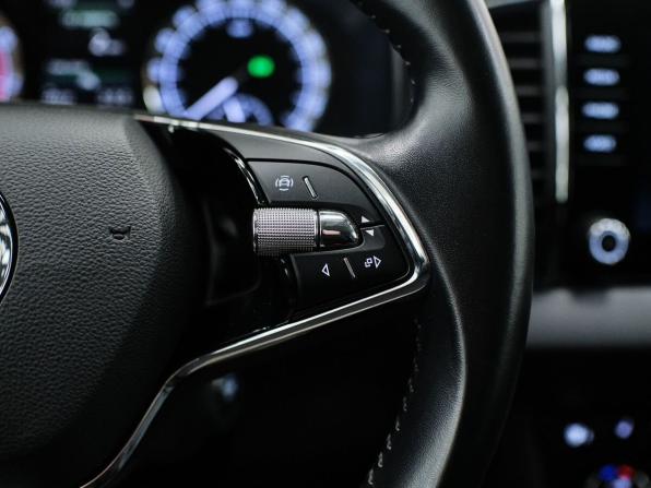 Skoda Karoq I с пробегом 2022 года, цена 2 821 000 рублей, 47176 км, внедорожник, Автокод Объявления