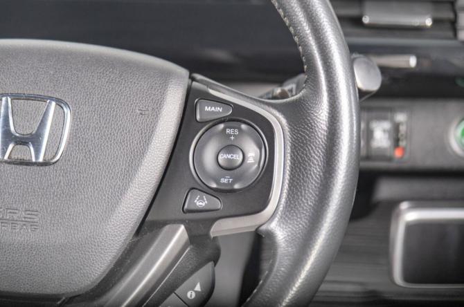 Honda Stepwgn V с пробегом 2016 года, цена 1 999 000 рублей, 108000 км, минивэн, Автокод Объявления