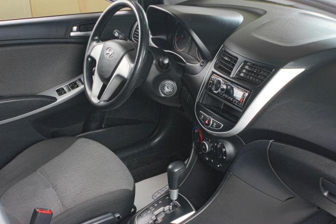Hyundai Solaris I с пробегом 2013 года, цена 899 000 рублей, 175600 км, седан, Автокод Объявления