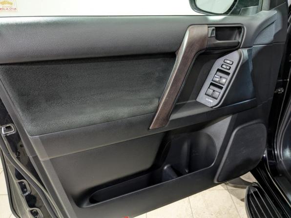 Toyota Land Cruiser Prado 150 Series Рестайлинг 2 с пробегом 2019 года, цена 4 900 000 рублей, 97944 км, внедорожник, Автокод Объявления