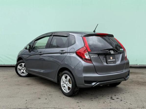 Honda Fit III Рестайлинг с пробегом 2018 года, цена 1 099 000 рублей, 157153 км, хэтчбек, Автокод Объявления