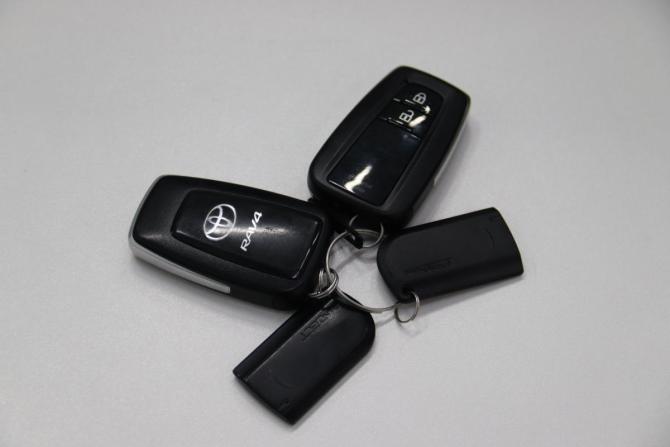 Toyota RAV4 V (XA50) с пробегом 2023 года, цена 3 795 950 рублей, 29864 км, внедорожник, Автокод Объявления