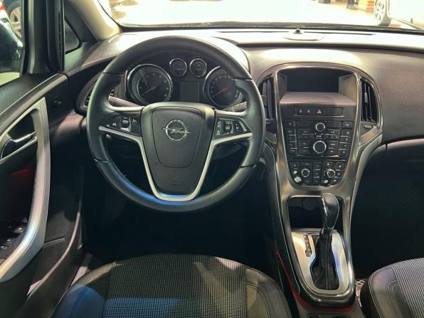 Opel Astra J с пробегом 2011 года, цена 930 000 рублей, 154805 км, хэтчбек, Автокод Объявления