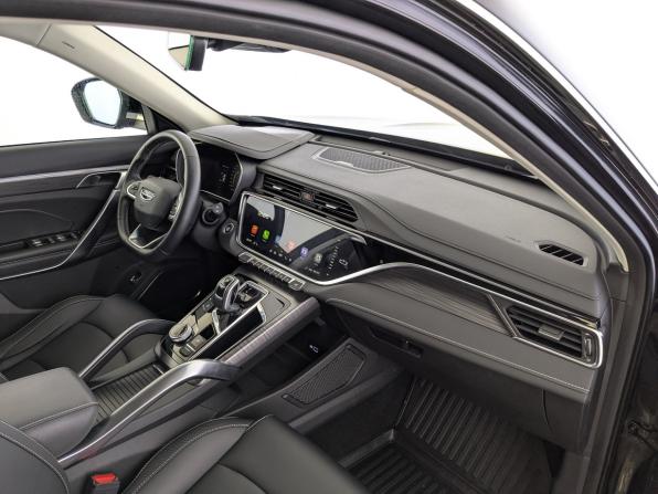 Geely Atlas Pro с пробегом 2024 года, цена 2 300 000 рублей, 28186 км, внедорожник, Автокод Объявления