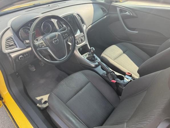 Opel Astra J Рестайлинг с пробегом 2012 года, цена 650 000 рублей, 207000 км, хэтчбек, Автокод Объявления