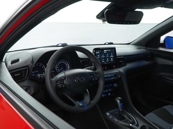 Hyundai Veloster II с пробегом 2018 года, цена 1 577 077 рублей, 153068 км, хэтчбек, Автокод Объявления