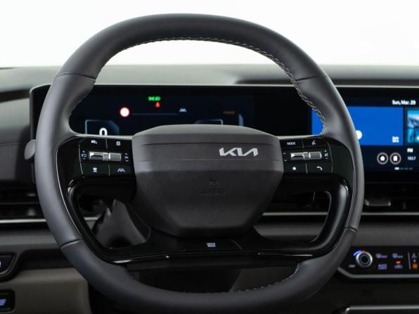 Kia Carnival IV Рестайлинг с пробегом 2025 года, цена 6 145 055 рублей, 4866 км, минивэн, Автокод Объявления