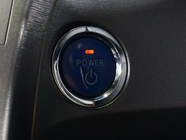 Toyota Prius III Рестайлинг (XW30) с пробегом 2015 года, цена 1 230 999 рублей, 171039 км, лифтбек, Автокод Объявления