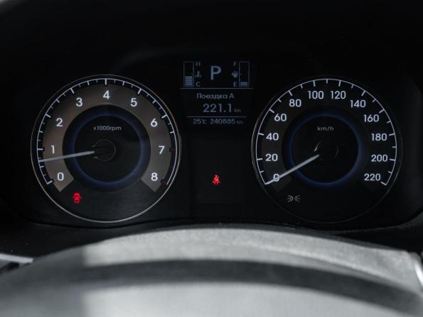 Hyundai Solaris I Рестайлинг с пробегом 2014 года, цена 1 060 000 рублей, 240885 км, хэтчбек, Автокод Объявления