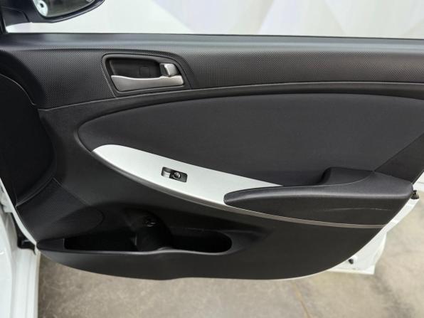 Hyundai Solaris I Рестайлинг с пробегом 2016 года, цена 1 250 000 рублей, 79717 км, хэтчбек, Автокод Объявления