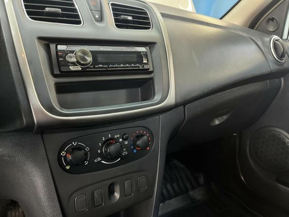 Renault Logan II с пробегом 2015 года, цена 607 360 рублей, 173050 км, седан, Автокод Объявления