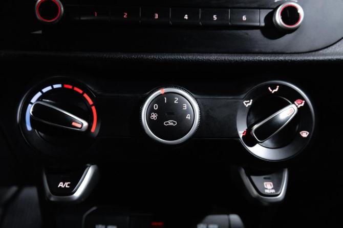 Kia Rio IV Рестайлинг с пробегом 2021 года, цена 1 549 900 рублей, 62904 км, седан, Автокод Объявления