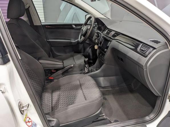 Skoda Rapid I Рестайлинг с пробегом 2017 года, цена 1 149 000 рублей, 97183 км, лифтбек, Автокод Объявления