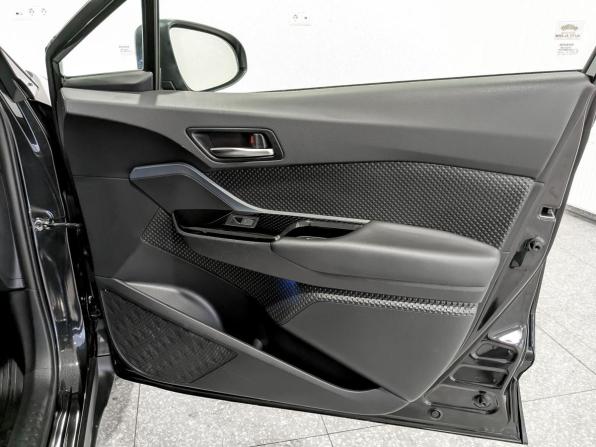 Toyota C-HR I Рестайлинг с пробегом 2021 года, цена 2 270 000 рублей, 157486 км, внедорожник, Автокод Объявления