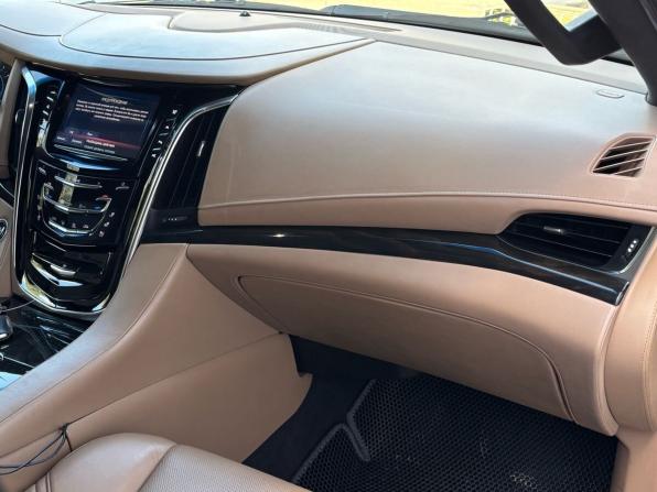 Cadillac Escalade IV с пробегом 2017 года, цена 4 170 000 рублей, 153040 км, внедорожник, Автокод Объявления