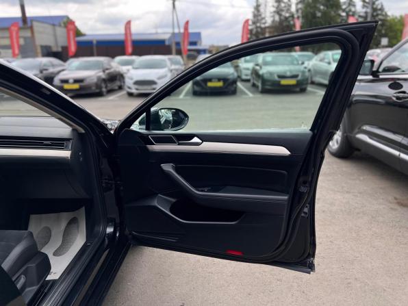 Volkswagen Passat B8 с пробегом 2017 года, цена 1 450 000 рублей, 270127 км, седан, Автокод Объявления