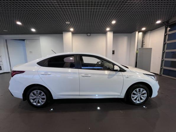 Hyundai Solaris II с пробегом 2018 года, цена 900 000 рублей, 107749 км, седан, Автокод Объявления