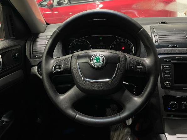 Skoda Octavia II (A5) Рестайлинг с пробегом 2011 года, цена 620 000 рублей, 226438 км, лифтбек, Автокод Объявления