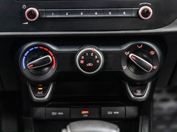 Kia Rio IV Рестайлинг с пробегом 2021 года, цена 1 638 000 рублей, 82310 км, седан, Автокод Объявления