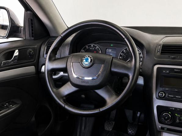 Skoda Octavia II (A5) Рестайлинг с пробегом 2012 года, цена 1 079 000 рублей, 127000 км, лифтбек, Автокод Объявления