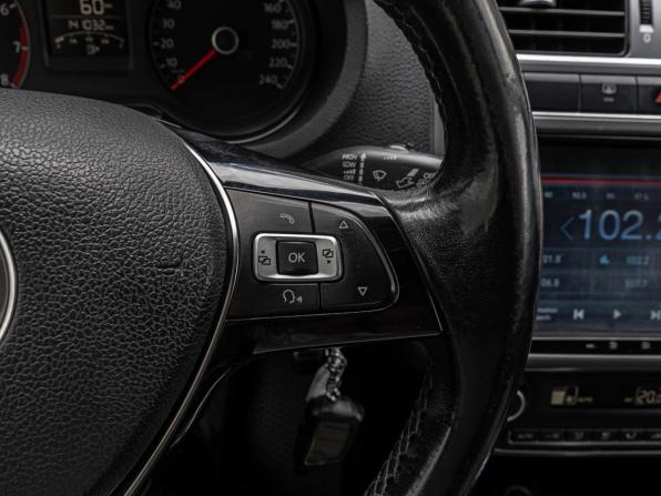 Volkswagen Polo V Рестайлинг с пробегом 2016 года, цена 1 220 000 рублей, 141032 км, седан, Автокод Объявления