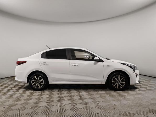 Kia Rio IV Рестайлинг с пробегом 2022 года, цена 1 549 000 рублей, 67599 км, седан, Автокод Объявления
