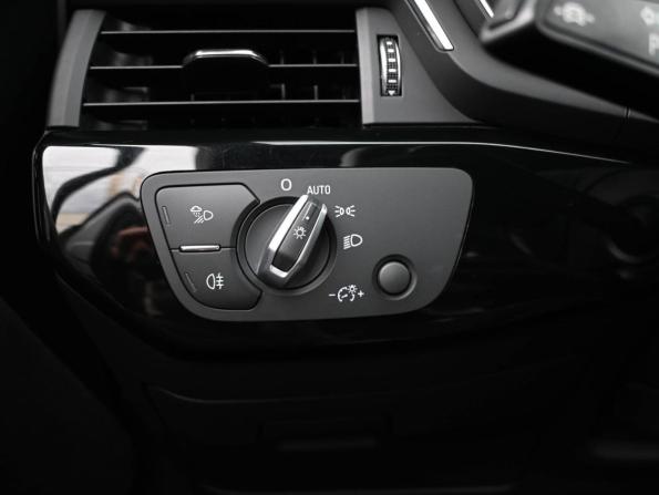 Audi A4 V (B9) Рестайлинг с пробегом 2020 года, цена 3 099 000 рублей, 129681 км, седан, Автокод Объявления