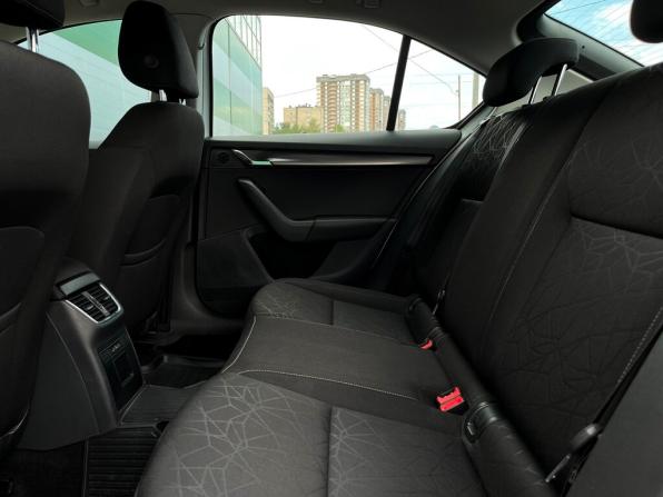 Skoda Octavia III (A7) Рестайлинг с пробегом 2018 года, цена 998 600 рублей, 324119 км, лифтбек, Автокод Объявления