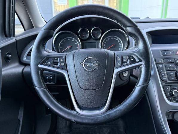 Opel Astra J Рестайлинг с пробегом 2013 года, цена 599 000 рублей, 232641 км, седан, Автокод Объявления