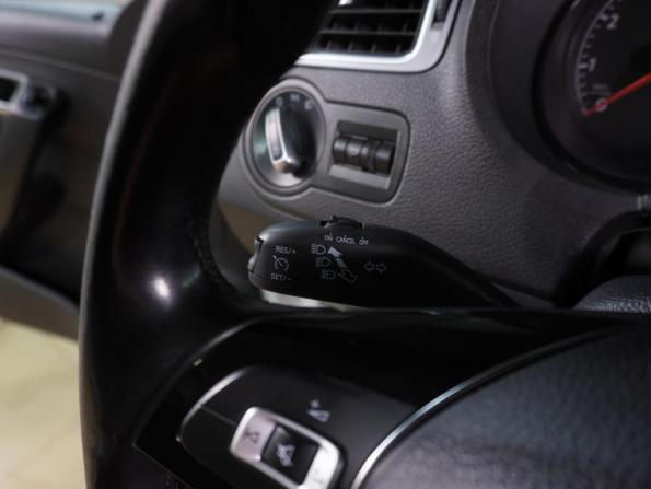 Volkswagen Polo V Рестайлинг с пробегом 2016 года, цена 1 099 000 рублей, 245126 км, седан, Автокод Объявления