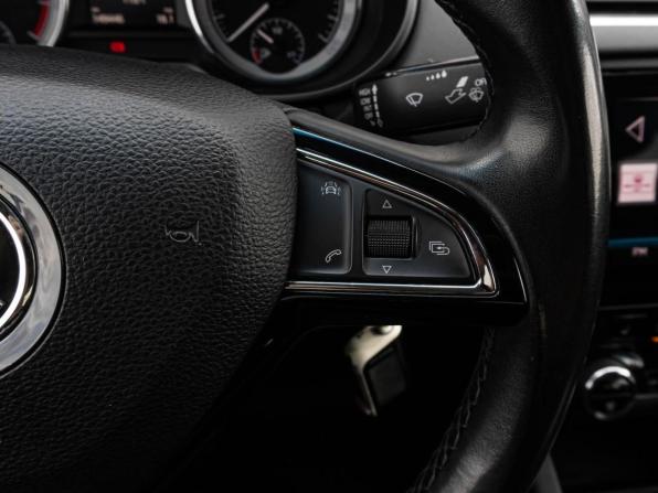 Skoda Octavia III (A7) Рестайлинг с пробегом 2017 года, цена 1 635 000 рублей, 149446 км, лифтбек, Автокод Объявления